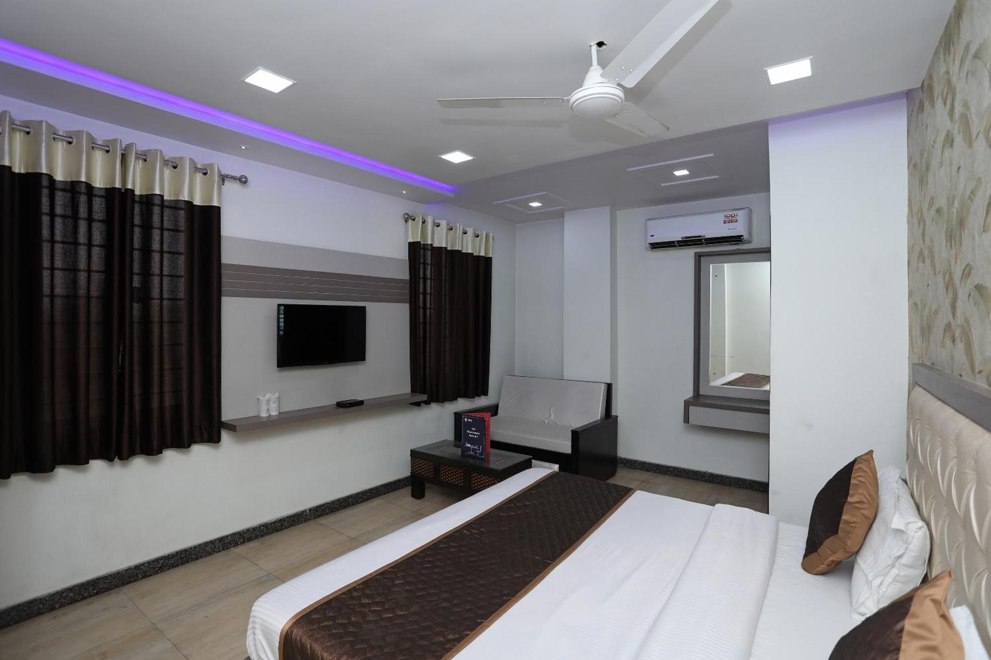 Oyo Hotel Vaishnavi Heritage Inn Агра Екстер'єр фото