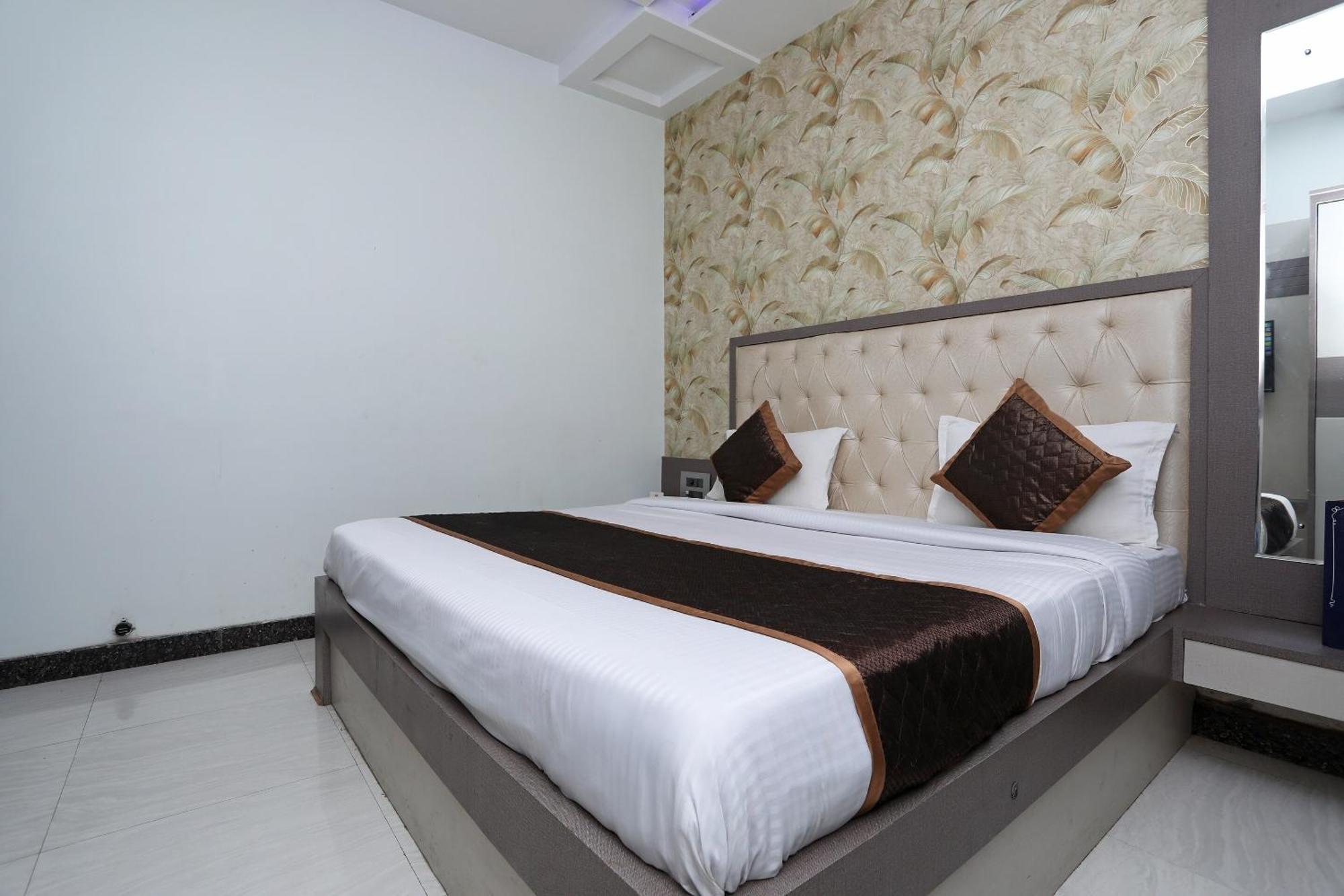 Oyo Hotel Vaishnavi Heritage Inn Агра Екстер'єр фото
